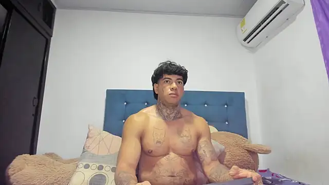 daamonxxx19_'s Live XXX Chat
