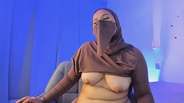 Aminaa_KaarimのライブXXXチャット