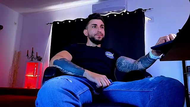 MightyAaron66n Live XXX chat