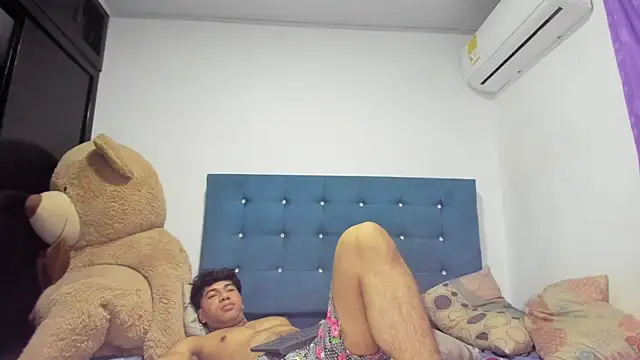 daamonxxx19_'s Live XXX Chat