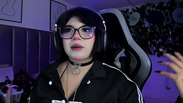 Kitty_Gang live XXX chat