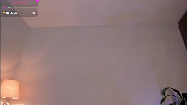 Chat +18 de Holly_velvett ao vivo