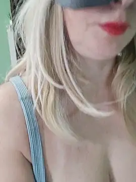 Milfporcona's Live XXX Chat