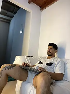 Chatroom XXX en direct de AndresSmith__