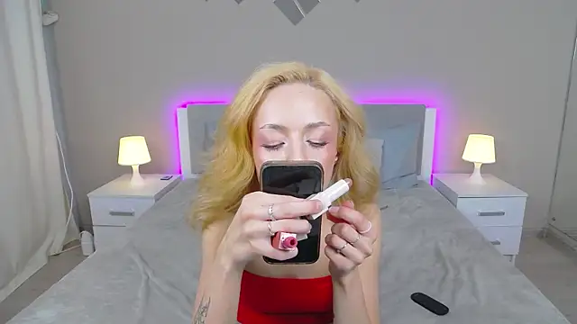 MiaVelmont's Live XXX Chat
