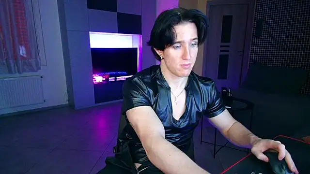 ChristianLevine_ Adlı Modelin Canlı XXX Sohbeti