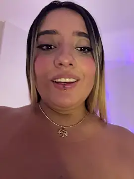 _Ninasanz live XXX chat