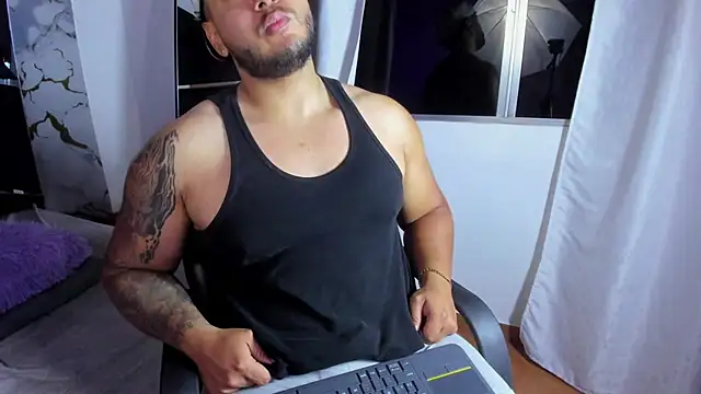 Magnus_Cael live XXX chat
