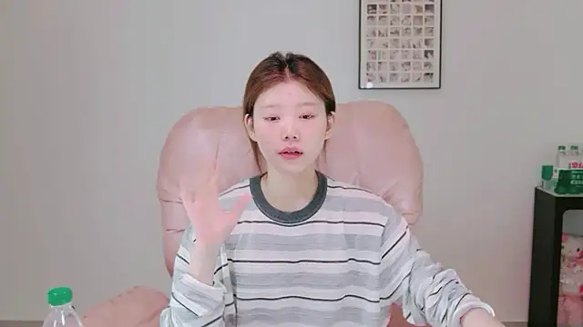 yang_12's Live XXX Chat