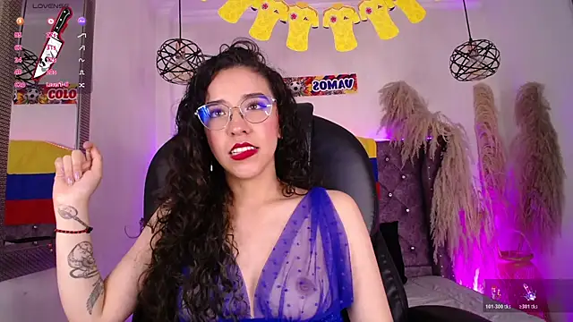 Chat +18 de Amara_Davis1 ao vivo