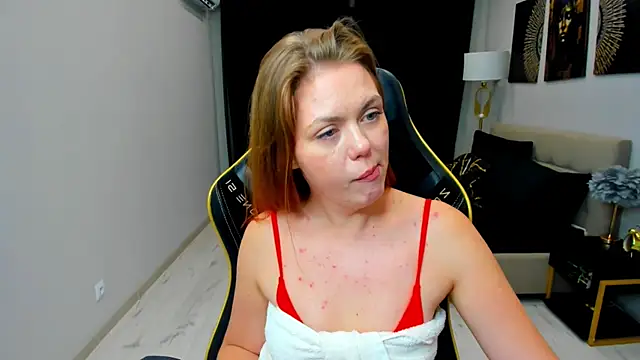 Strawberrye Adlı Modelin Canlı XXX Sohbeti