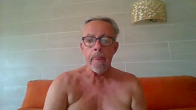צ'אט XXX בשידור חי של tuggy59
