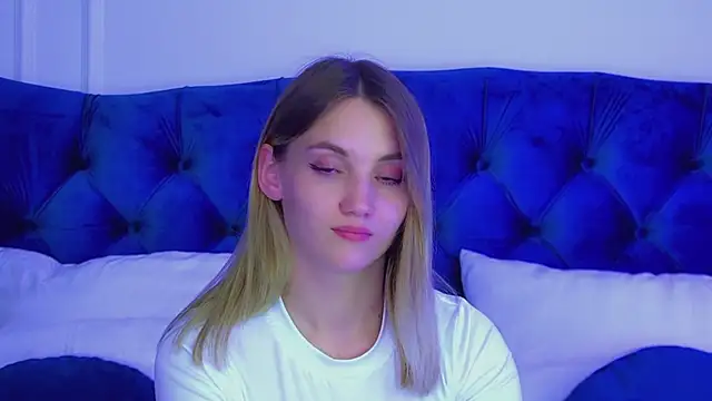 StacyEvances live XXX chat