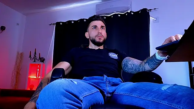 MightyAaron66 – Naživo XXX chat