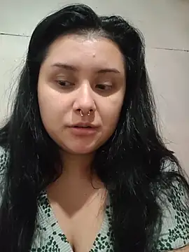 XXX chat uživo modela CurvyNoir