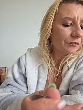 KaylinJan live XXX chat
