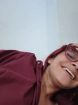 XXX chat uživo modela RedMeloddy