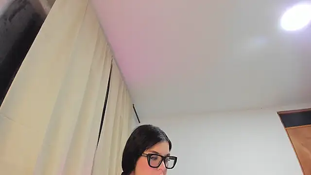 Kylie2211's Live XXX Chat
