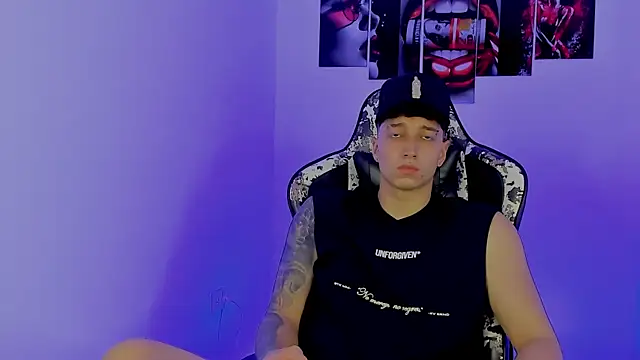 eithan_boy_'s Live XXX Chat