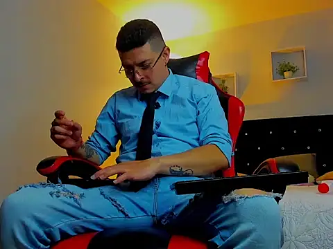 Leo_Hunt_ élő XXX-chatje