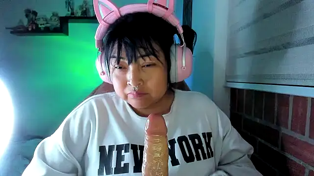 XXX chat uživo modela Shaddycute_