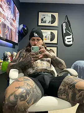 ThomasHells' Live XXX Chat