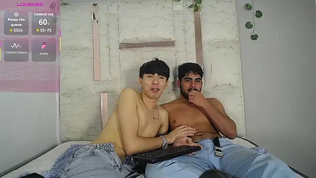 Michael_and_twinkkn Live XXX chat