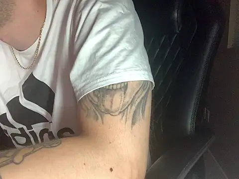 JuicyJoshy Chat XXX in diretta