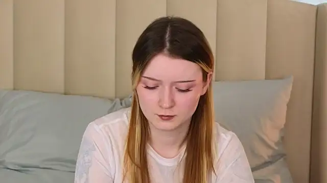 AlyssFrost's Live XXX Chat