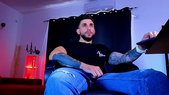 MightyAaron66 Live XXX Chat