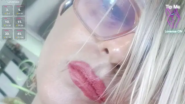 LadyOxana Adlı Modelin Canlı XXX Sohbeti