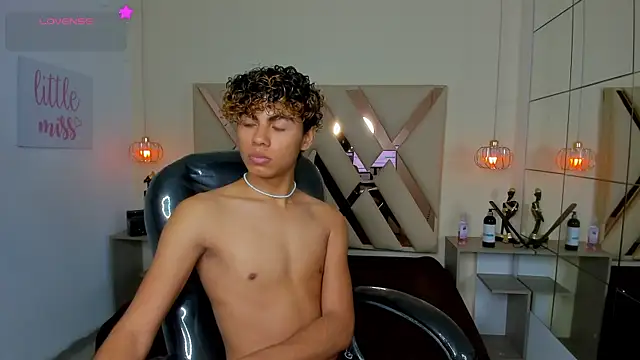 Chat +18 de Anyelo_Twink ao vivo
