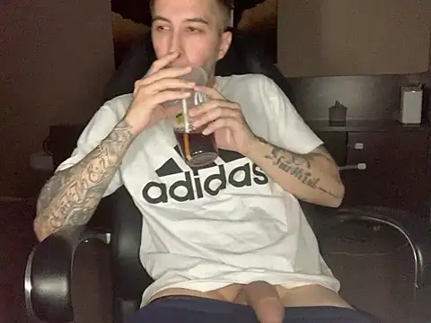 Chat XXX en directo de JuicyJoshy
