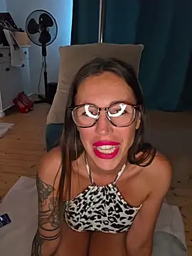 Klamsine Adlı Modelin Canlı XXX Sohbeti