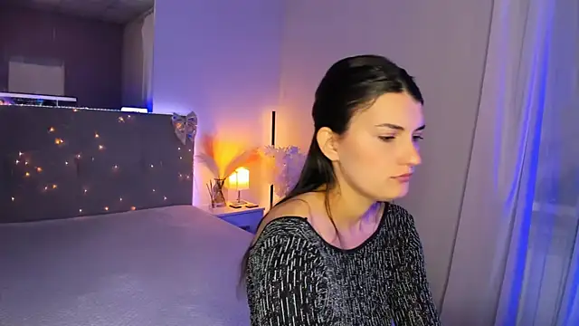 XXX chat uživo modela Laura_Leee