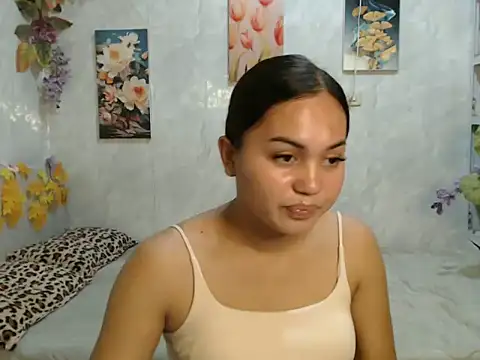 ur_asiankat's Live XXX Chat