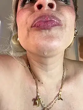 Adeline_1's Live XXX Chat