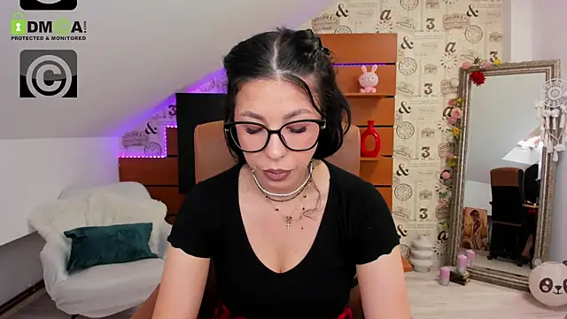 EmillyTaylor Adlı Modelin Canlı XXX Sohbeti