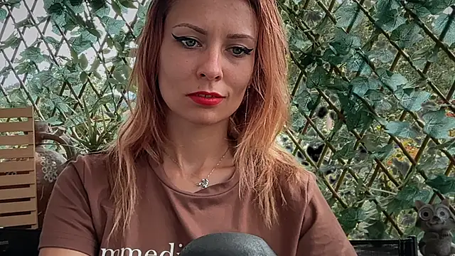karo123421 Adlı Modelin Canlı XXX Sohbeti