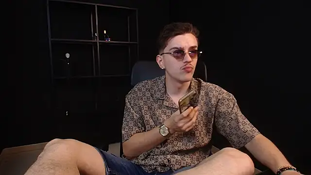 Онлайн чат XXX FelixStarkk