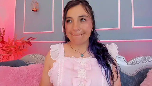 TaraTaylorr Adlı Modelin Canlı XXX Sohbeti