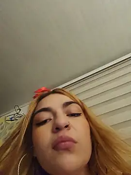 mila_curvy Adlı Modelin Canlı XXX Sohbeti