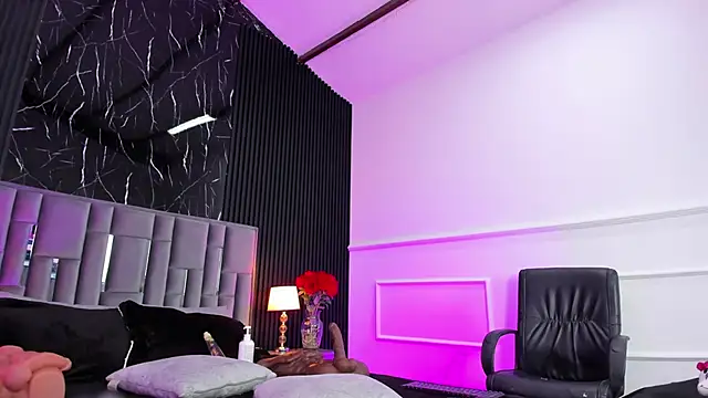 Bigsexxyass' Live XXX Chat