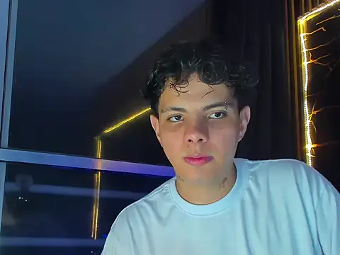 دردشة Alessandro_1610 الجنسية المباشرة