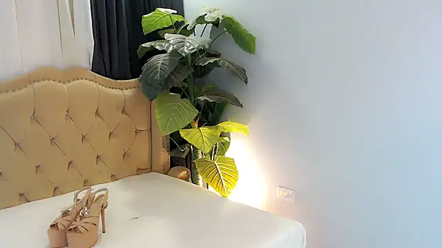 LexiLoreOnTop élő XXX-chatje