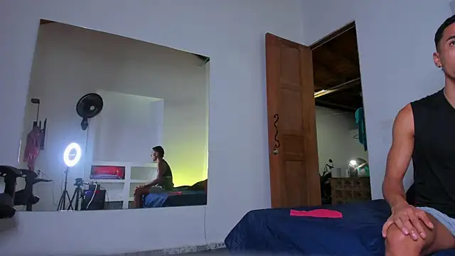 Онлайн  чат XXX ThiagoSexy005
