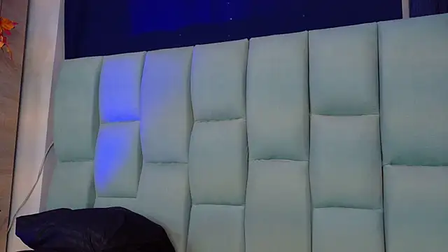 Онлайн чат XXX Emilyy05_