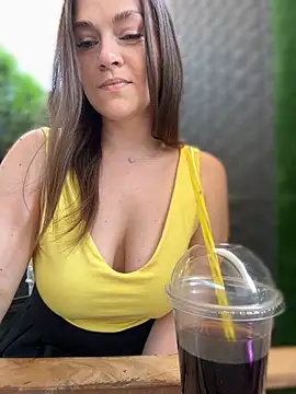CrazyTori Adlı Modelin Canlı XXX Sohbeti