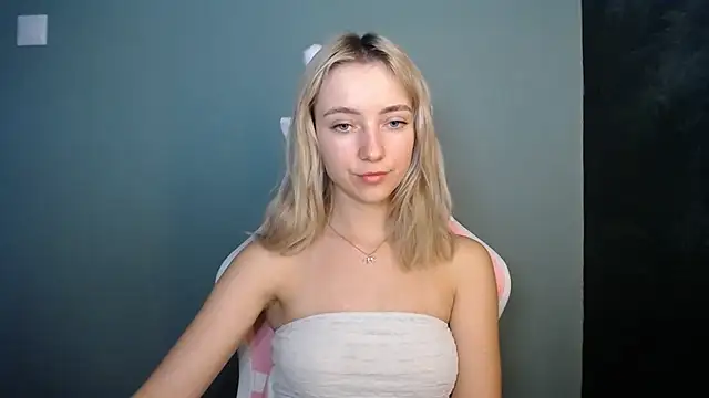 Онлайн чат XXX LuciaYoung