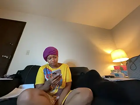 GoddessFatPuss' Live XXX Chat
